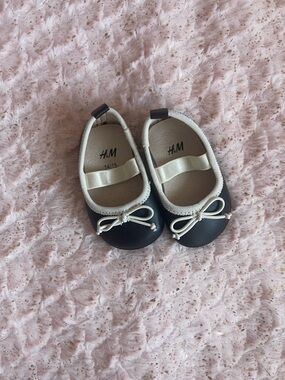 H&M Black and Cream Baby Ballet Flats with Bow